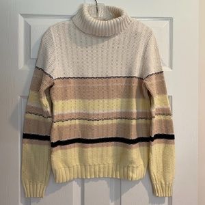 IZOD Women’s Classic Turtleneck Sweater Size Medium